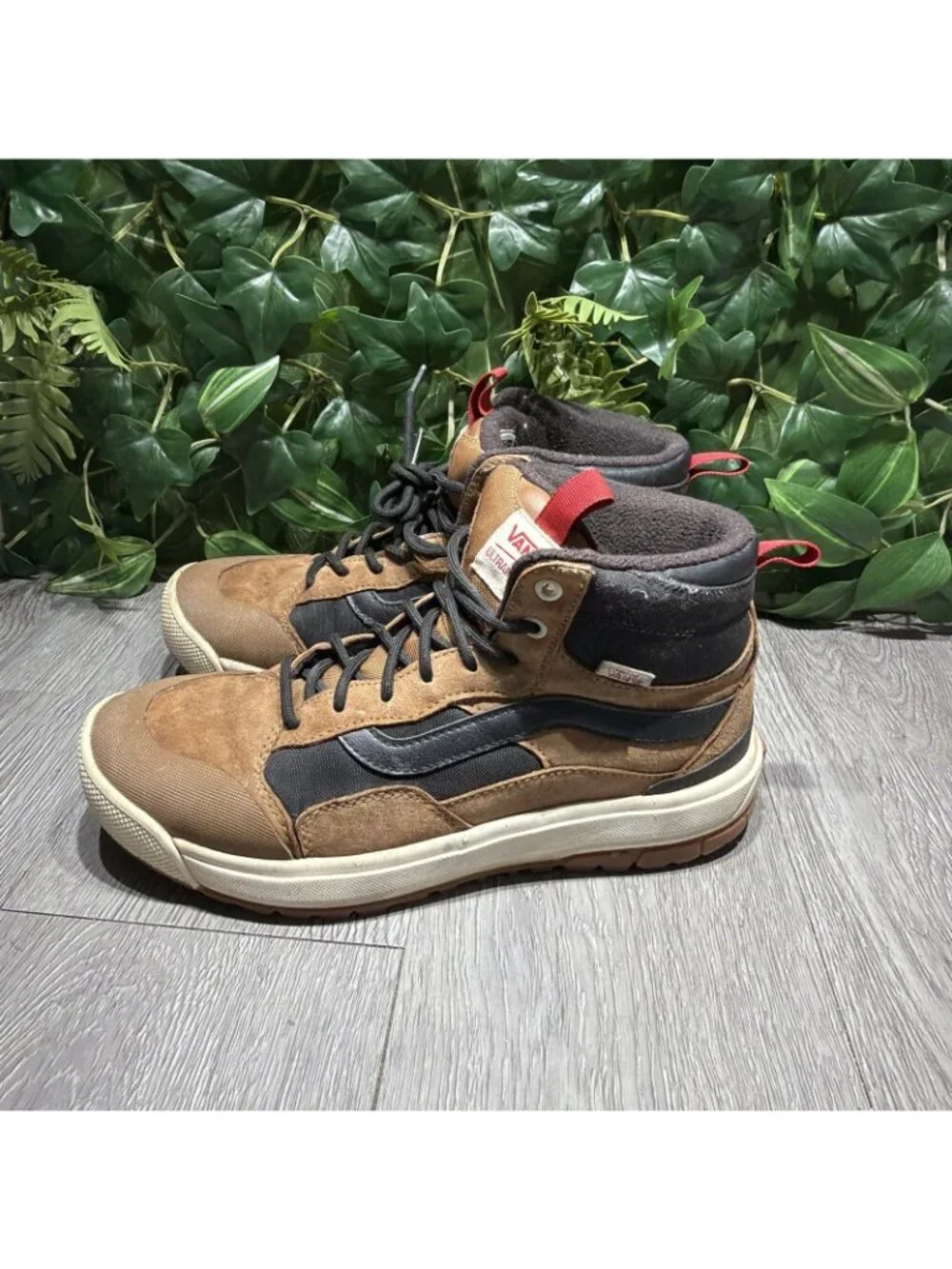 Vans UltraRange MTE Shoes Mens Size 8 Suede Dachshund Black Hiking Primaloft